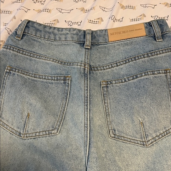 High Rise Light Blue Jeans - Picture 6 of 7